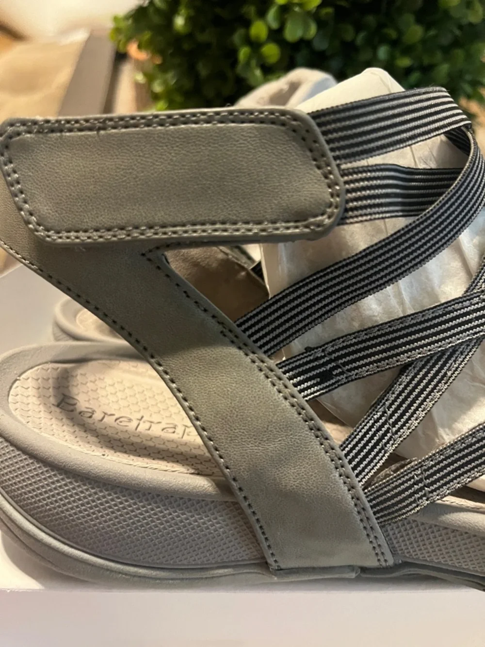 NWT BareTraps Sz 10 Sammie Sandals Grey - Picture 6 of 14